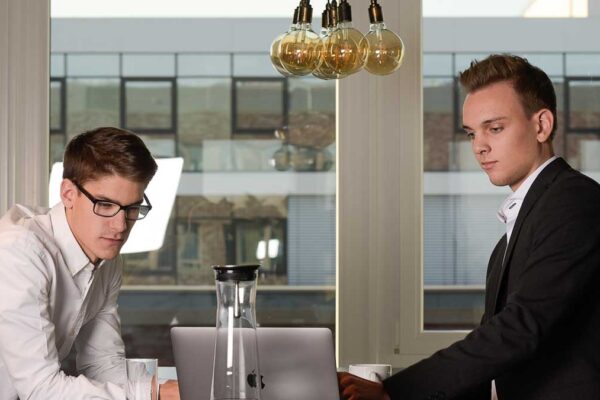 Lorenz Thaden und Tim Bauer von der Seiten-Werk GmbH & Co. KG