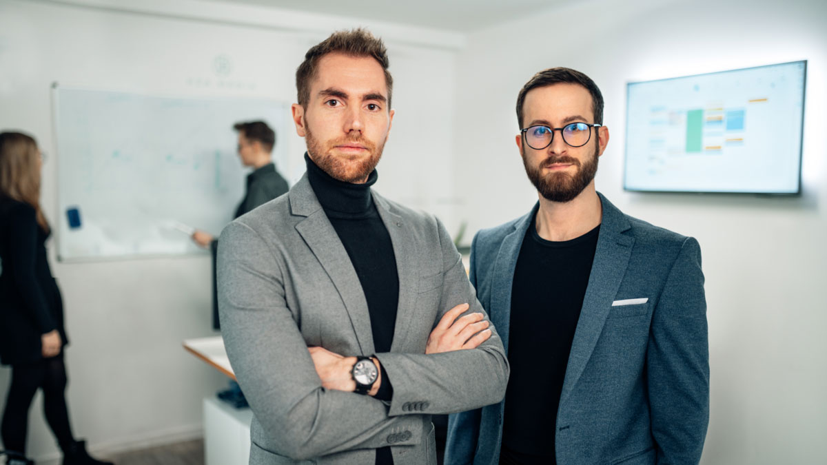 Kevin Habig und Tom Zimmermann sind die Geschäftsführer von fachkräfte.de und der HZA Media GmbH
