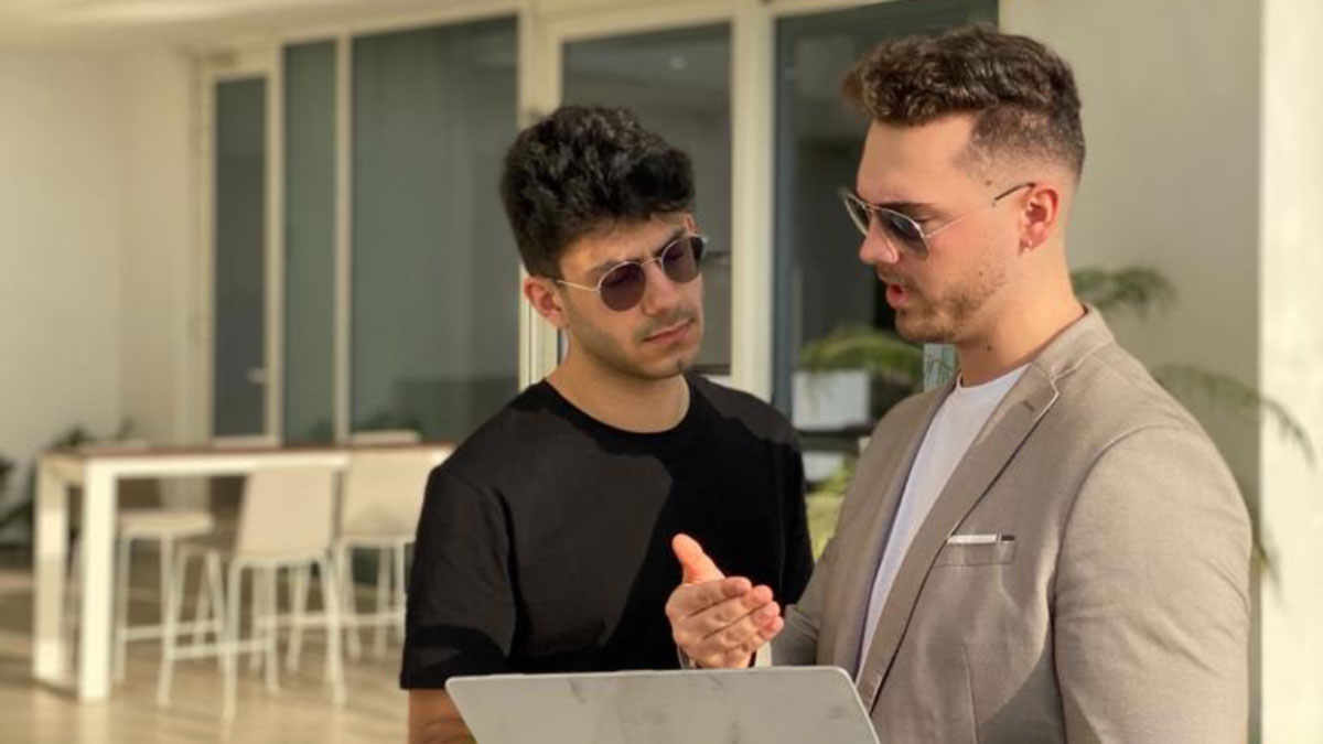 Simon Frick und Etienne-Joel Noah Schöberl vom Beratungsinstitut für Normung