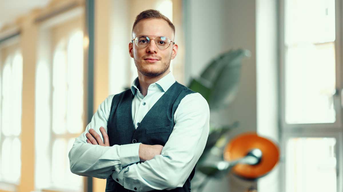Adrian Rausch von der Mader & Rausch Wealth Mastery GmbH