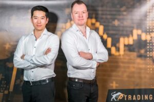 Wer im Daytrading erfolgreich werden möchte, braucht mehr als Glück – er braucht das richtige Wissen, eine bewährte Strategie und einen Coach.